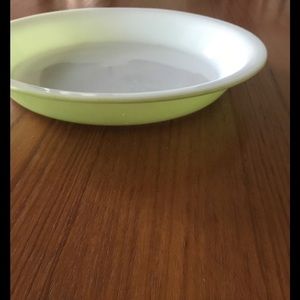 Vintage Pyrex lime green pie plate 9”